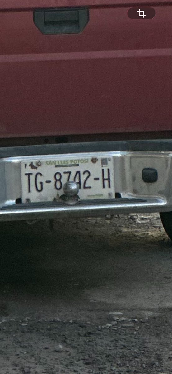 PoderCiudadanoo's tweet photo. 🚨🚨 ¡AYUDA PARA LOCALIZAR ESTA CAMIONETA! 🚨🚨
📍 Fue robada el pasado jueves alrededor de las 2:35 de la tarde en la zona de San Pablo, Querétaro.

⚠️ La última vez que fue vista fue el sábado en el tramo carretero Xilitla – Ciudad Valles.

🔎 De acuerdo con el reporte, la unidad ya no porta placas y además le retiraron la letra "A" que tenía en su rotulación para dificultar su identificación.

🙏 Se solicita el apoyo de la ciudadanía para compartir esta publicación y reportar cualquier información que pueda ayudar a localizarla.

📞 Si la has visto o tienes algún dato sobre su ubicación, comunícate de inmediato al 9-1-1 o a las autoridades correspondientes.