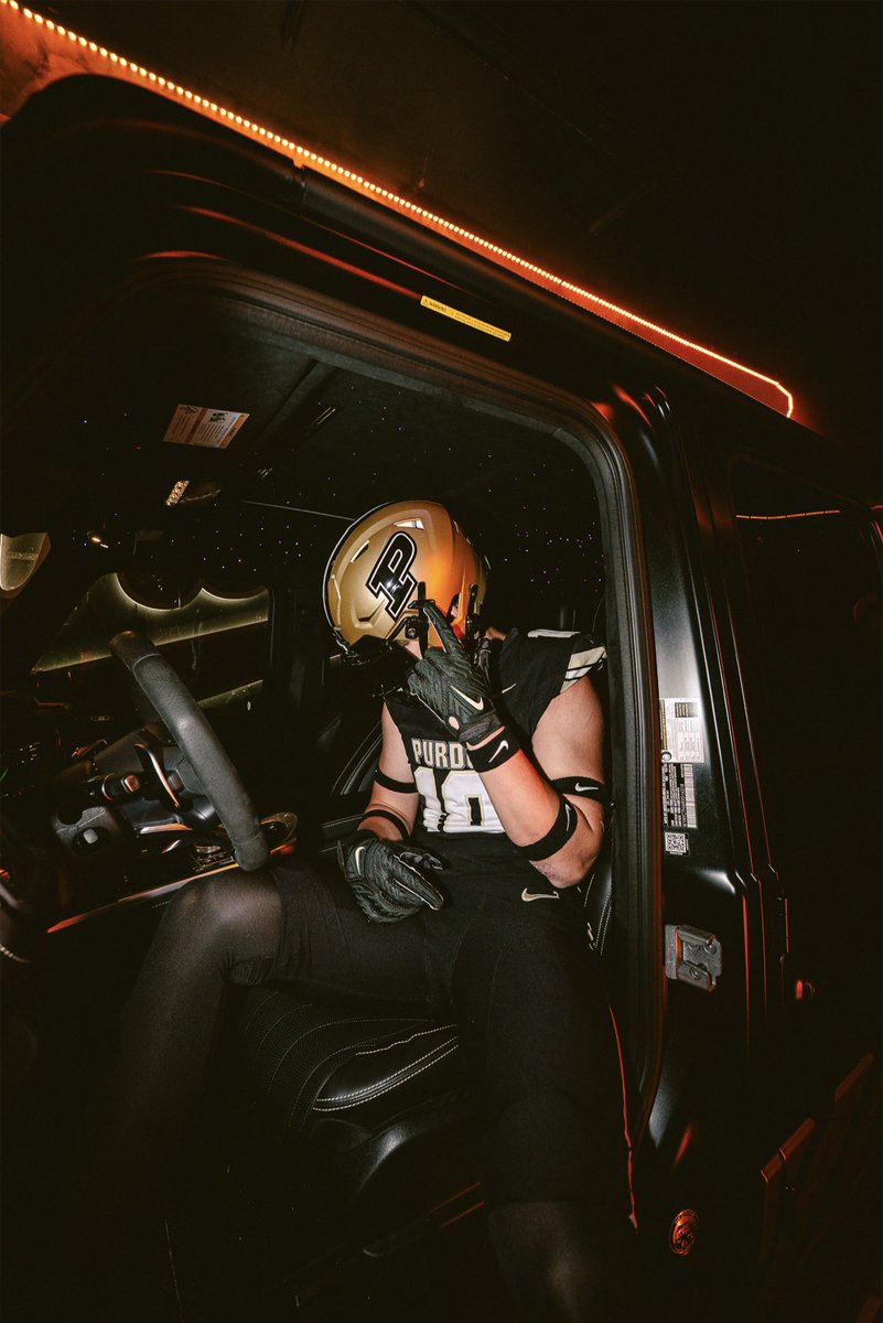 Bryce_Breeden's tweet photo. I had an amazing visit at @BoilerFootball this past weekend!! Thank you to everyone who gave great care and hospitality to me and my family! @Coach_Odom @CoachKaneBoiler @Nrenna @Kenneth_Lee_DPD @CoachStec59 @Coach_Henson @RiahhTurnn @CoachGreen93 https://t.co/c6sDE7EEyN