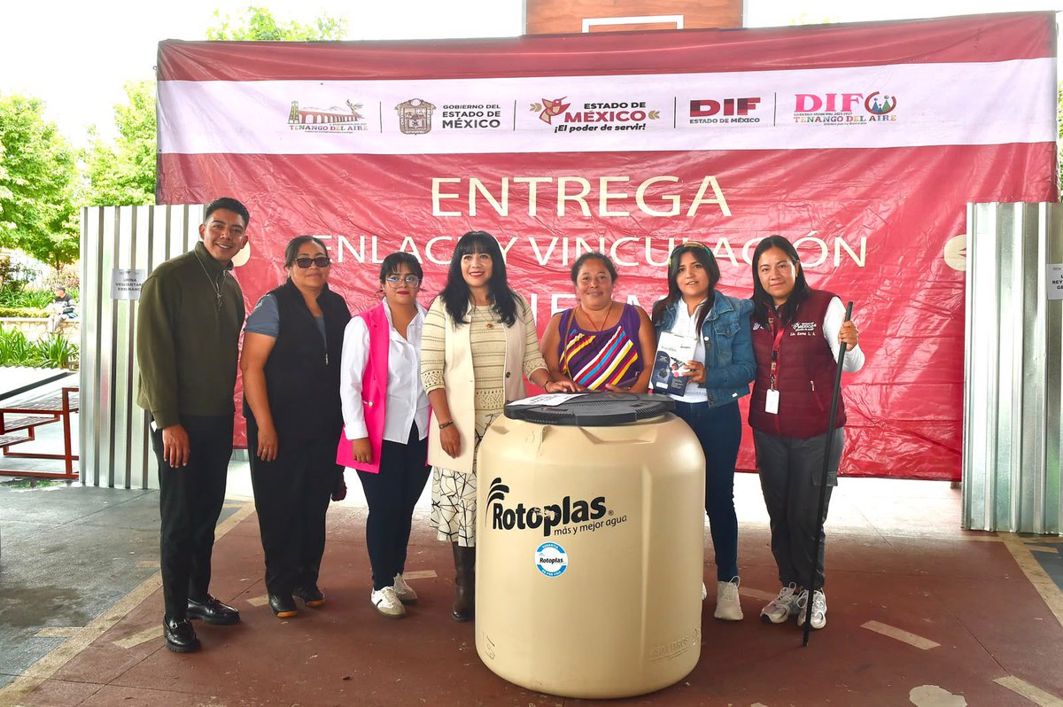 DIFEM_'s tweet photo. En la #FamiliaDIFEM, transformamos la calidad de vida de las y los mexiquenses de #TenangoDelAire y #Temamatla. Mediante la entrega de tinacos y láminas, atendemos necesidades en zonas vulnerables, garantizando acceso a servicios y espacios más seguros. #ElPoderDeServir https://t.co/BhPnZHEl4A