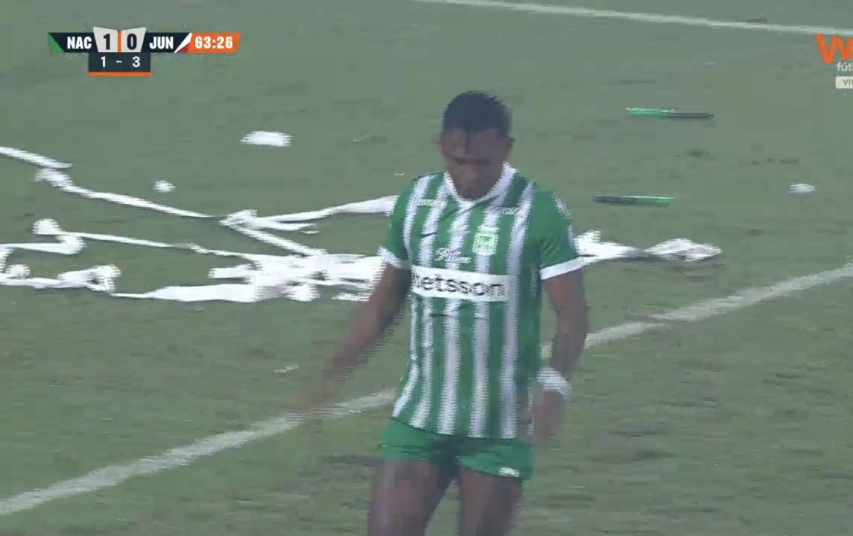 Danilo17888's tweet photo. @nacionaloficial JAJAJAJAJAJJA LOS DEJO SIN TITULO EL OBESO ASESINO HIJO DE PUTA JAJAJAJJA https://t.co/vh5eVAqu9n