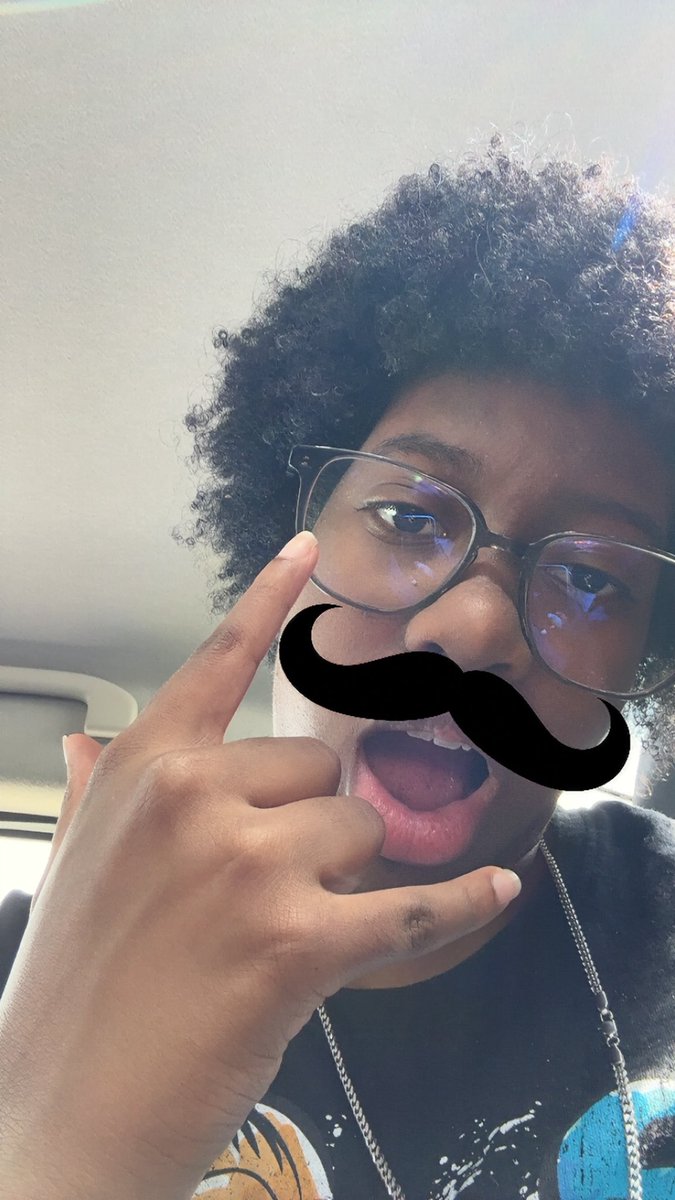 MIDDEMIDOGG's tweet photo. i forgot today was #f1twtselfieday hi guys what’s up https://t.co/GrlDiRIIzY