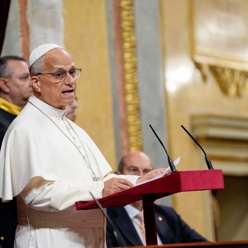 ConoceF's tweet photo. El Papa León XIV entró en el parlamento más izquierdista de Europa y les dio la cara:

• Elogió la historia y el patrimonio de España
• Defendió sin disculpas el derecho a la vida de los no nacidos y los ancianos
• Elogió la educación católica
• Criticar a los "traficantes y contrabandistas" que se benefician de la migración
• Llamado a una "memoria histórica" que "busque la verdad y la reconciliación" en la división izquierdista
• Les advirtió contra la prohibición de la confesión
