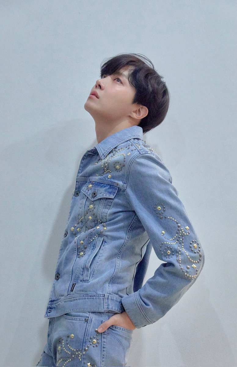 7STARS_twt's tweet photo. ◌ * 𝕥hr𝘰ügh 𝕥e͟a𝕣s, ℑ 𝑙eā𝕣ned 𝕥hat 
𝑙o̤v𝕚ng a𝕝so mëαns le͟tt𝕚ng go.

αnd in evēr𝕪 c𝕣ac𝑘 o𝑓 m𝕪 he͟a𝕣t, ℑ
𝑓oünd  ꕀ ★ #𝚃hiāgo ꒱ shi͟n𝕚ng
ām𝘰ng 𝕥he mëm𝘰r𝕚es.

ᑲe𝕔au𝕤e 𝕤𝘰me͟𝕥imes b𝕣eäk𝕚ng apā𝕣t is
𝕥he mo̤𝕤t h𝘰ne𝕤t wa𝕪 to 𝑓ind 𝕪ōu𝕣se𝕝f. https://t.co/IqlL3oEHDt