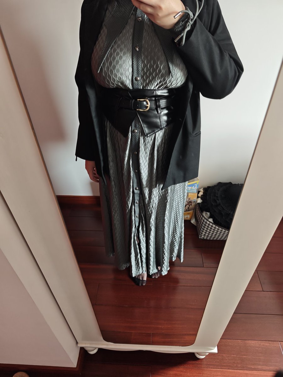 mskndsl's tweet photo. 再好看的衣服，套上西装外套都会油然而生一种命苦感 https://t.co/SlvIihKkra