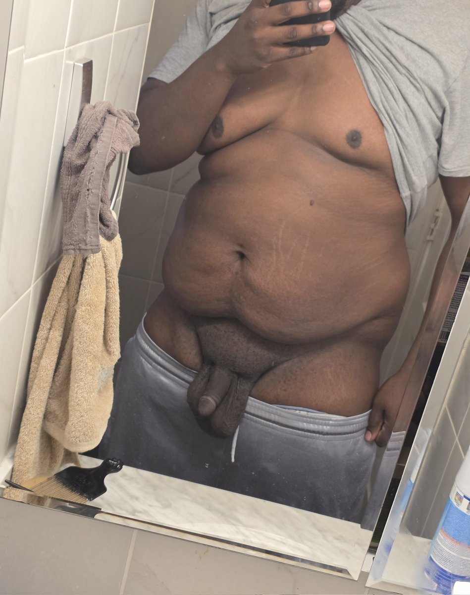 FreakyKng's tweet photo. Some mirror softies before my workout https://t.co/5Goq5zfIov