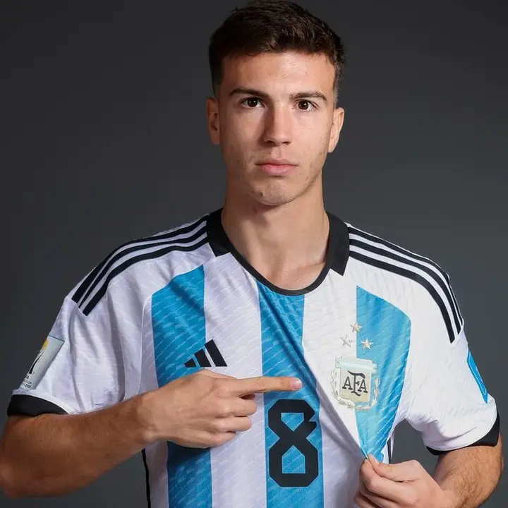 _Kuke_'s tweet photo. Scaloni dijo que, pese a la lesión de Balerdi, no va a buscar un reemplazante en la defensa y que mirará otras posiciones.

Si hay que sumar nombres, para mí es el momento de apostar por Tomas Aranda, Emi Buendía o Máximo Perrone. La defensa ya está, ahora hay que darle más variantes al mediocampo y al ataque.