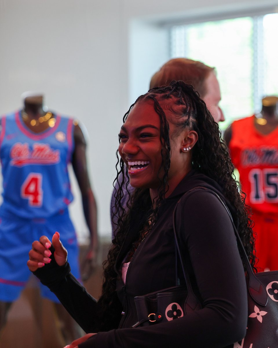 OleMissWBB's tweet photo. Welcome Team 52 🤗 

#HottyToddy https://t.co/fpuXnbcCjb