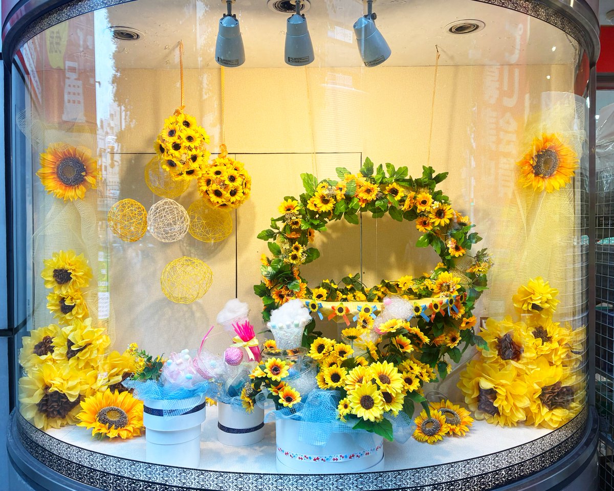 🌻中の人、思わず二度見👀✨ 昨日ひまわりの商品をご紹介しましたが