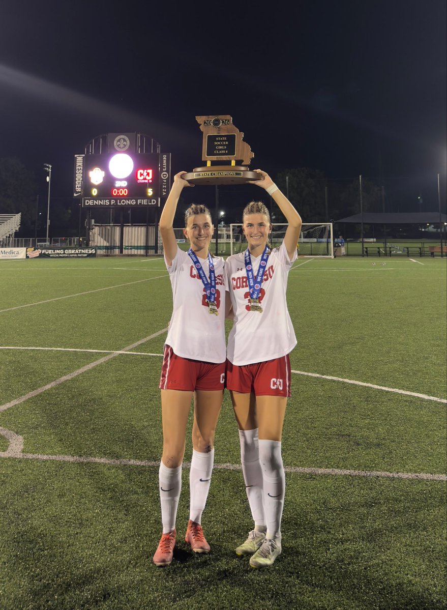 IsabellaKnese3's tweet photo. x3 STATE CHAMPIONS 🏆🏆🏆
From being undefeated with a record of 25-0 to being ranked overall #1 in the nation, it was amazing to be apart of it all and I’m so proud of this team and all that we accomplished this year! Next up SMC!!! https://t.co/zy92fjBThk