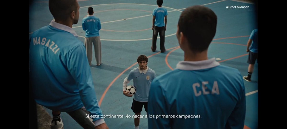 gchocca's tweet photo. Jaja, ¿qué es este mamarracho?

5 segundos de Uruguay y casi todo en esta imagen ridícula que parece sacada por IA. https://t.co/So7lVs7s0c