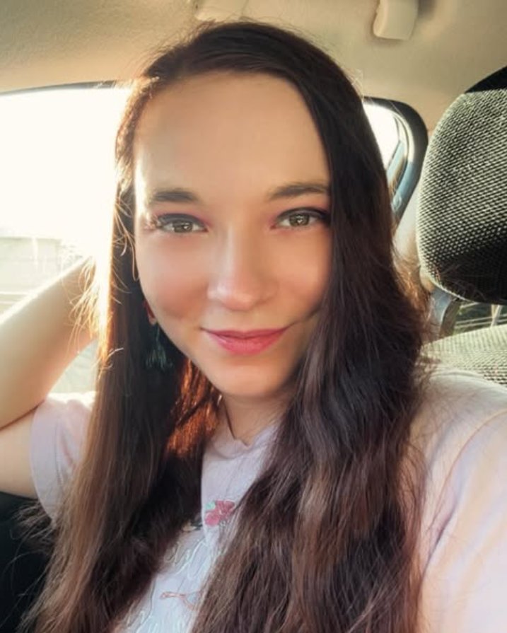 ashleywiggins8's tweet photo. Little car selfie 📸

#Selfie #GoldenHour https://t.co/sYZDY0oM0n