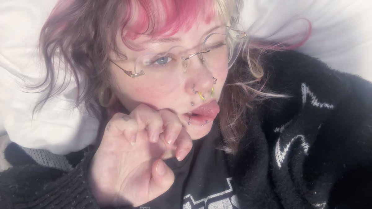 cinnamnrlll's tweet photo. someone buy me these cat ears, they match my hair n ill send u naughty pics in them~ :3 https://t.co/U3XbYMUzhA