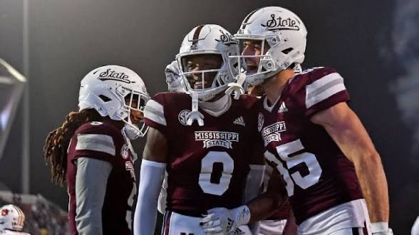 Lavalaisdevin2's tweet photo. #AGTG I’m blessed to receive my first’s sec division one offer from Mississippi State University 🐶@harpdog6 @dillon_juneau @b_humble15 @siickesst @CoachOkieB @HailStateFB https://t.co/Nv6l8o7JSx