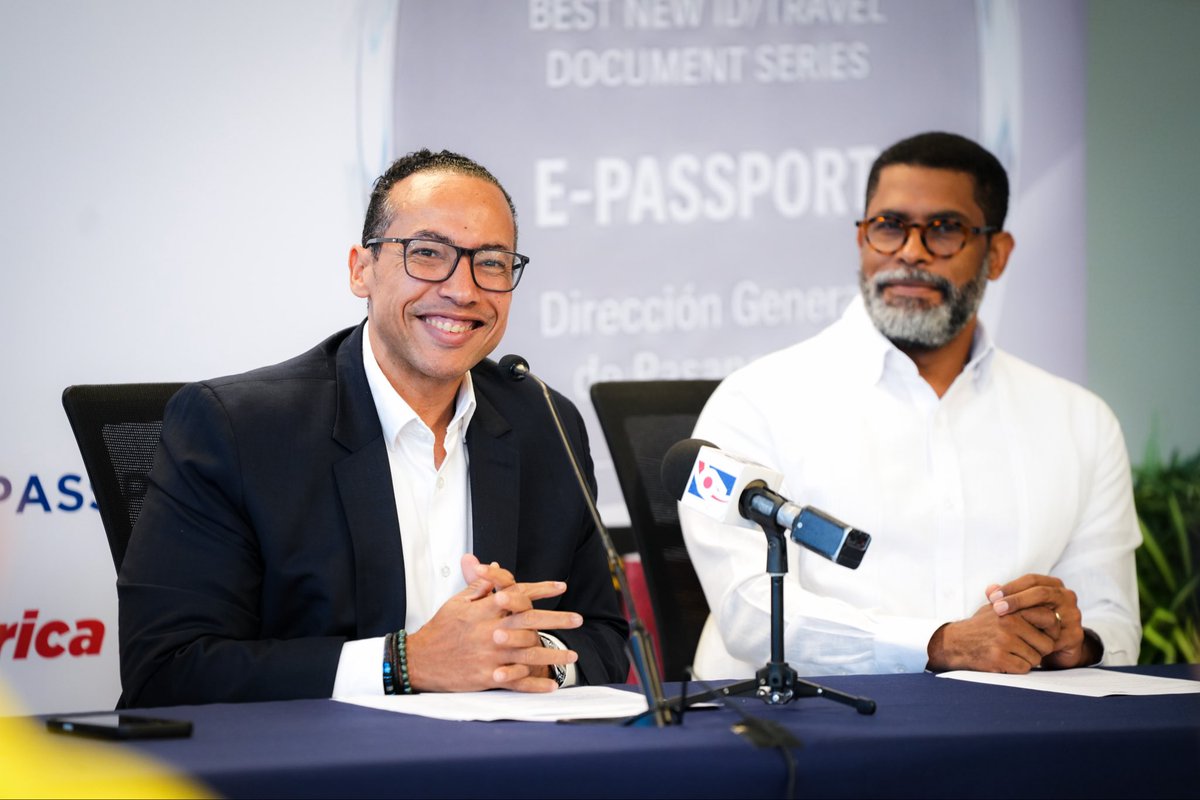 Pasaportesrd's tweet photo. ¡Buenas noticias!📰 

En un encuentro con la prensa, anunciamos medidas orientadas a facilitar el acceso de los ciudadanos al nuevo pasaporte electrónico dominicano. 

Ampliamos la cobertura nacional y reducimos significativamente los costos asociados al trámite, generando un ahorro estimado de RD$48 millones para los usuarios mediante la eliminación temporal del pago adicional por pérdida o deterioro del documento.

Esta disposición estará vigente para todas las citas de pasaporte electrónico programadas entre el 15 de junio a diciembre de 2026.
