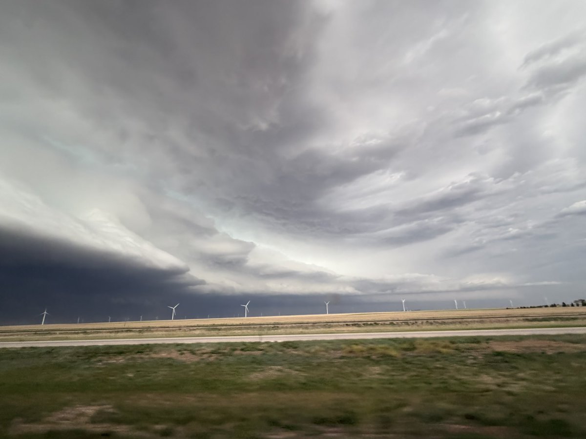 cod_stormchase's tweet photo. Heading east. https://t.co/1vVaTOmuLW