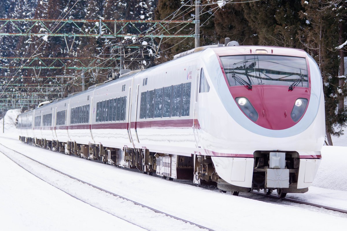 marumeganeee's tweet photo. HK100がスノーラビットリバイバルを始めたらしいと聞いて。
消滅して10年たった今でも681系/683系で一番カッコいい塗装はスノーラビットカラーだと思ってるから、いつかJR西が本家68Xでもなんかやってくれないかなあってずっっと思ってる https://t.co/gL83ptRj2Z