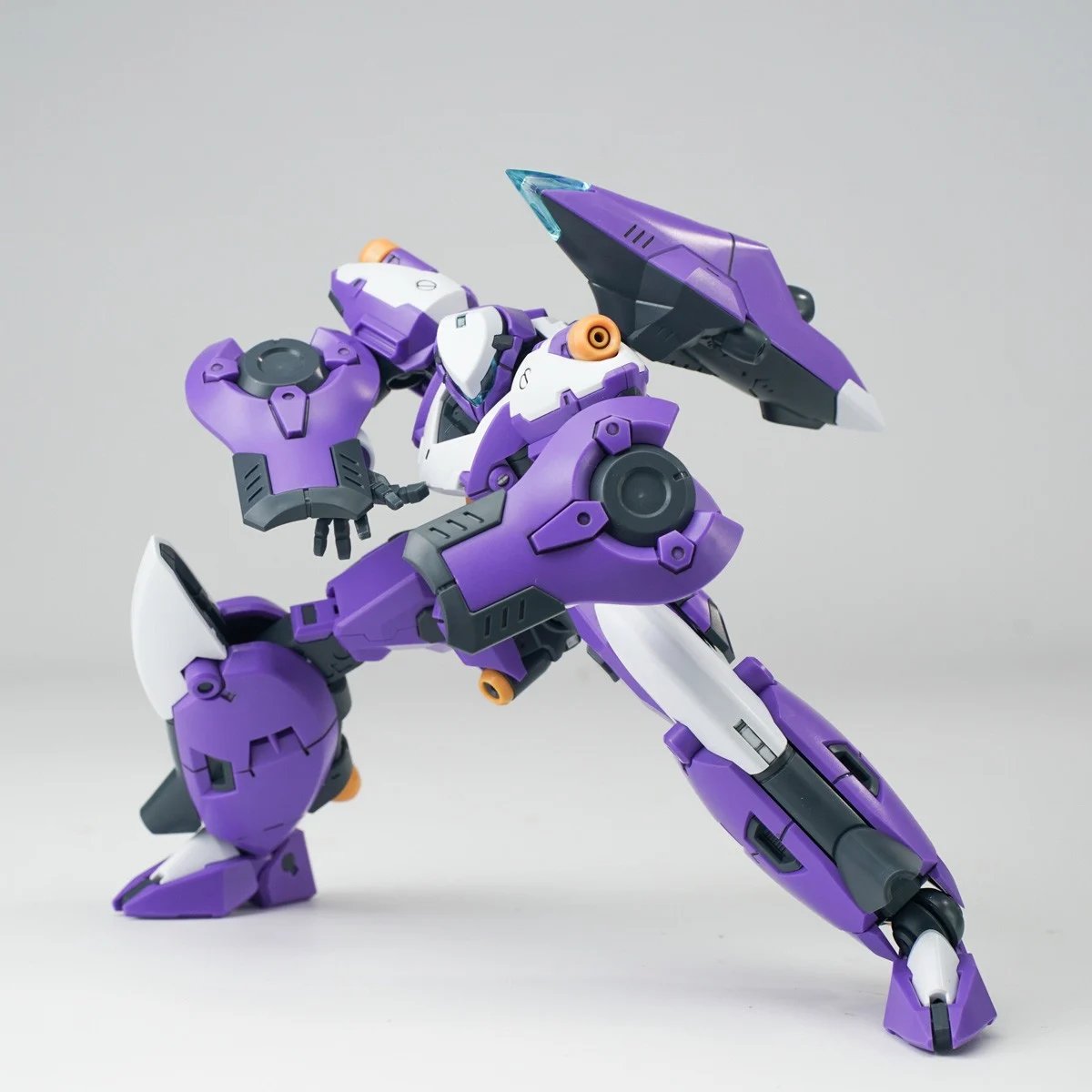 hobbysearch_pub's tweet photo. ULTRA ACTION TROOPERシリーズ Franz-α
各色予約受付中！
https://t.co/7oUi9dJkEt

SHEIK MAINLANDのプラモデルシリーズより、シャープなフォルムのFranz-α(フランツアルファ)が登場！
カラーはホワイト×ブルー、レッド×ホワイト、ブラック×ブルー、パープル×ホワイトの4色展開となります。 https://t.co/wlMlGedFl5