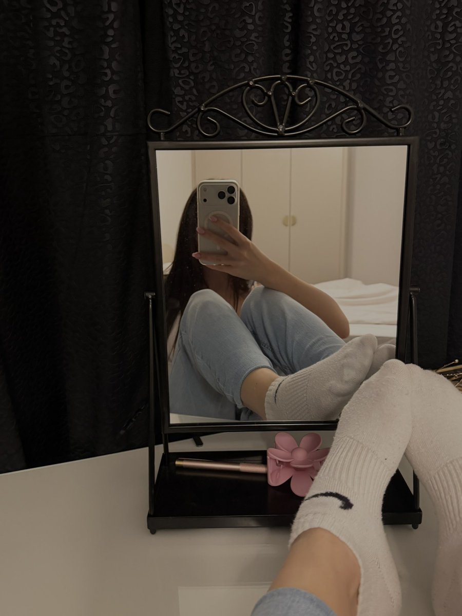 QueenNati_0's tweet photo. dobranoc👠✨💸 https://t.co/bC4xXDiNe2