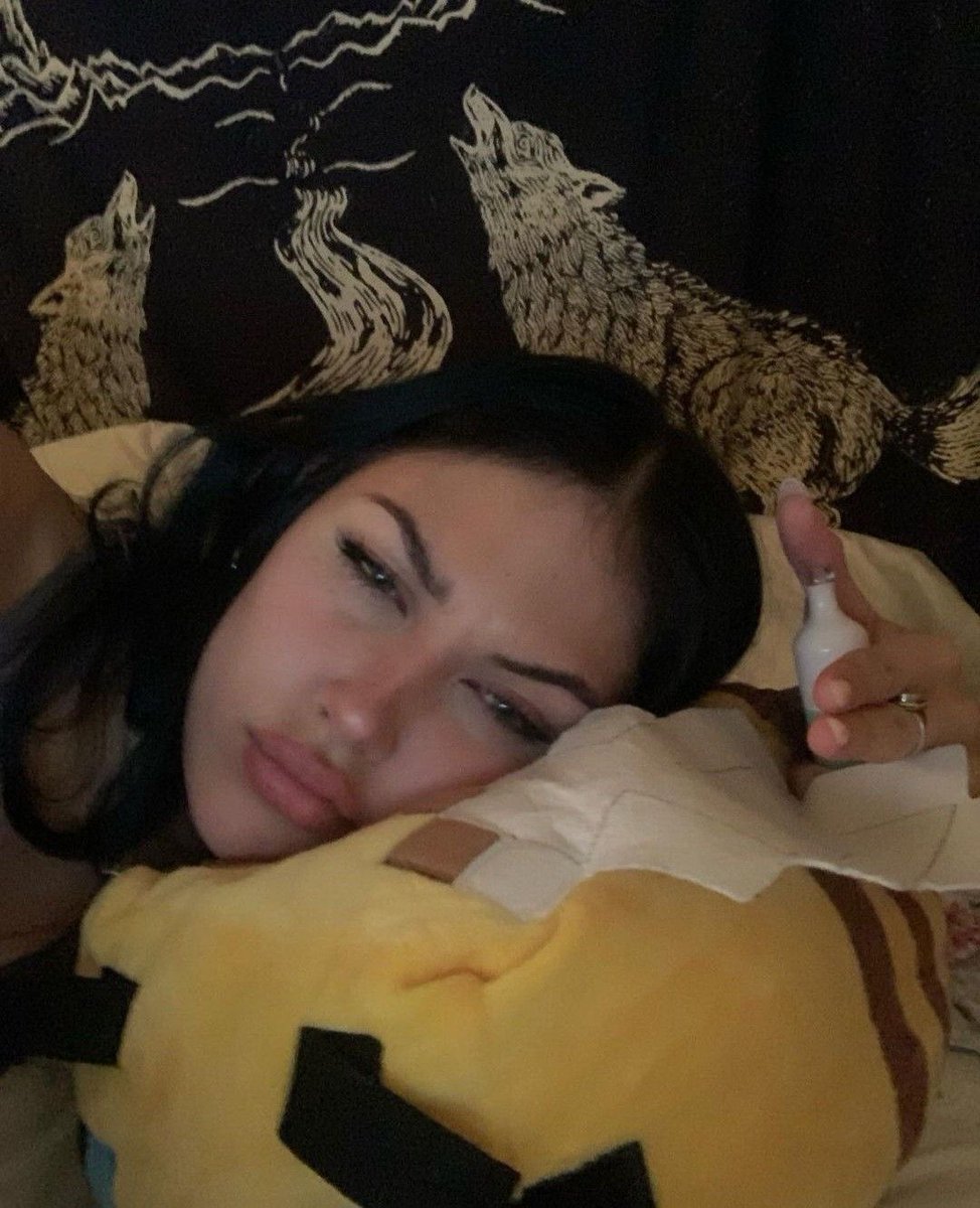 maeveywaveys's tweet photo. if anyone needs me i’ll be in my blanket fort with my stuffed animals, dramatically dying over my stomach pain (don’t need me) https://t.co/eu8fjvUzLV