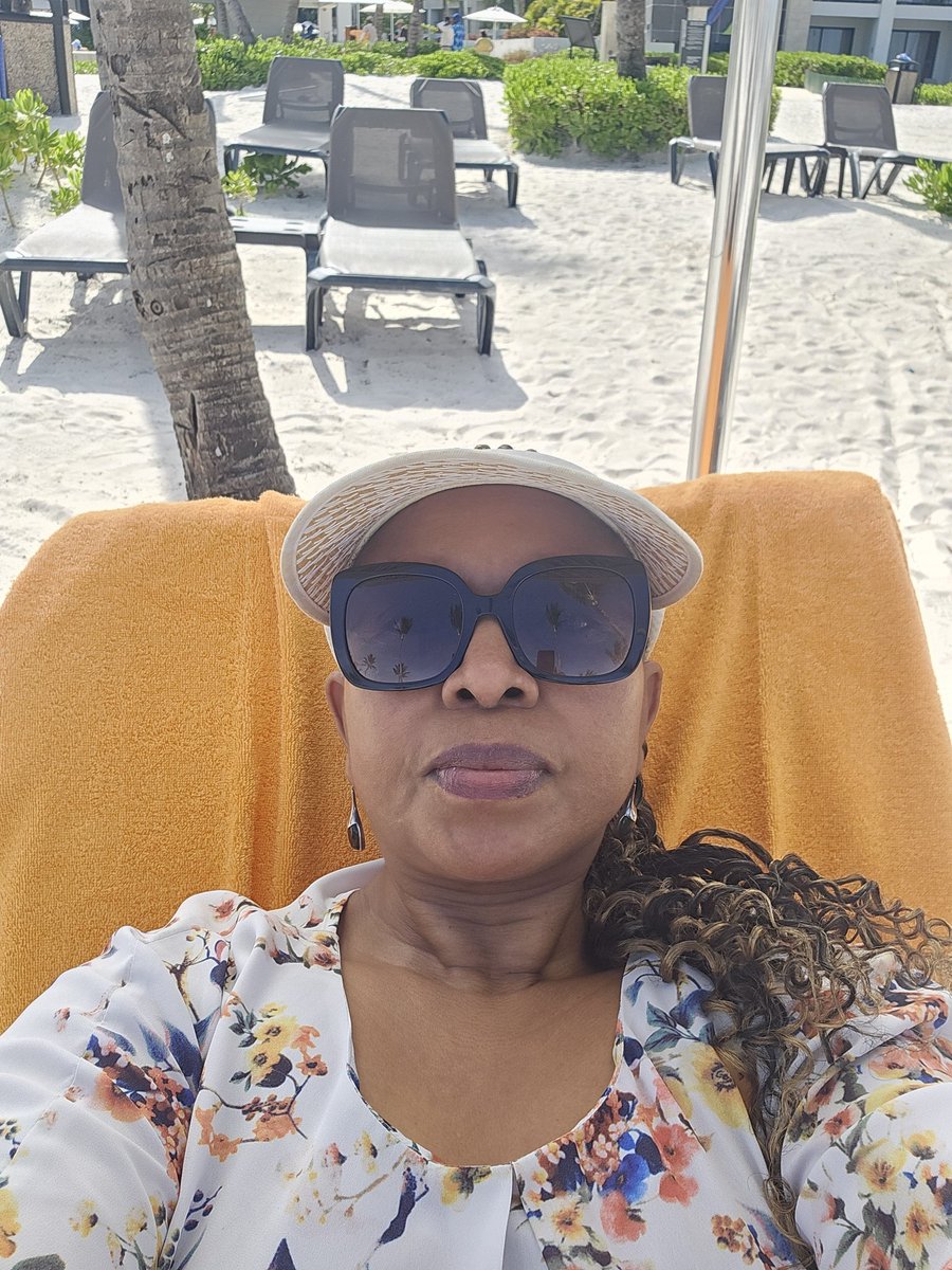 RealDoctorC's tweet photo. This is me at 52. Five months ago my body was full of pain: lower back pain, knee joint pain. My weight was getting out of control - belly fat ballooning no matter how hard I tried to control it. I couldn't sleep well, I was having worsening anxiety, swelling feet, pre-diabetes.

My brother's death led me to discover the #science of #insulinresistance. As of today, I have lost over 10kg of fat weight without dieting, ALL the pain has left my body, I am a new person on a mission to save many others who care to listen. I Feel Great and I am having loads of FUN doing what I do. 😉💃🏾 

Cheers from Punta Cana, 🇩🇴. 🏖🥂

#reclaimyourhealth