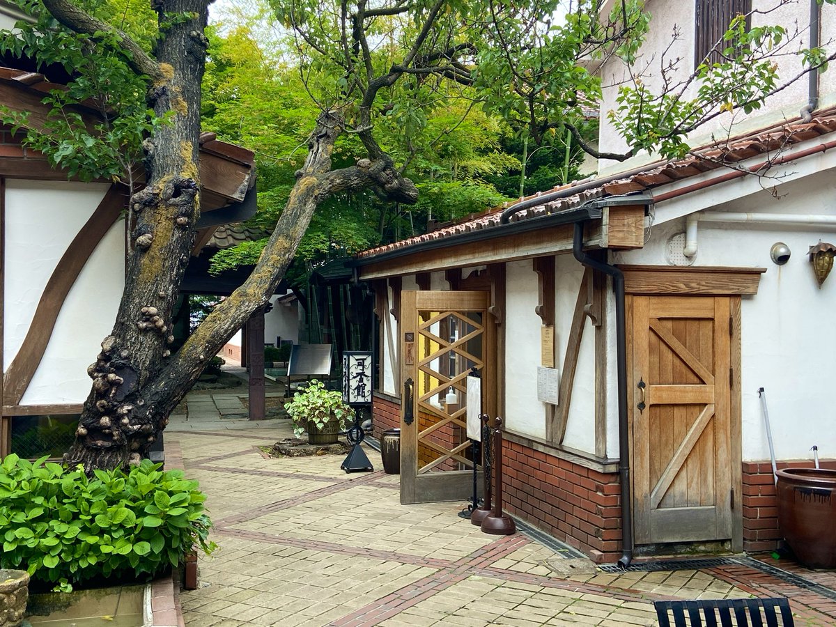 km07495215's tweet photo. #宮沢賢治 さんゆかりの「可否館」へも足を伸ばす。レトロな店内で、のんびりとハンドドリップ���ーヒーとくるみクッキーを頂く。
自分への盛岡土産は『注文の多い料理店』🍽️

岩手、本当に良かったな。再訪したい土地がまた増えた。 https://t.co/Dg3eU2pD91