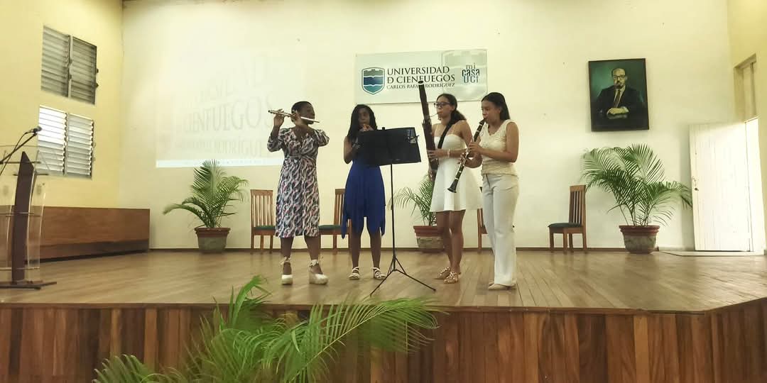 CubaMES's tweet photo. 🎼🤝 La Facultad de Humanidades de la @ucfgos desarrolló un fructífero intercambio con el Dr. C. Ignacio Martín Vivaldi, reconocido catedrático, con el propósito de impulsar nuevas oportunidades de colaboración académica desde el pregrado hasta el posgrado.

ℹ️📷 #UCf 
#Cuba https://t.co/f1mcLsUJDv