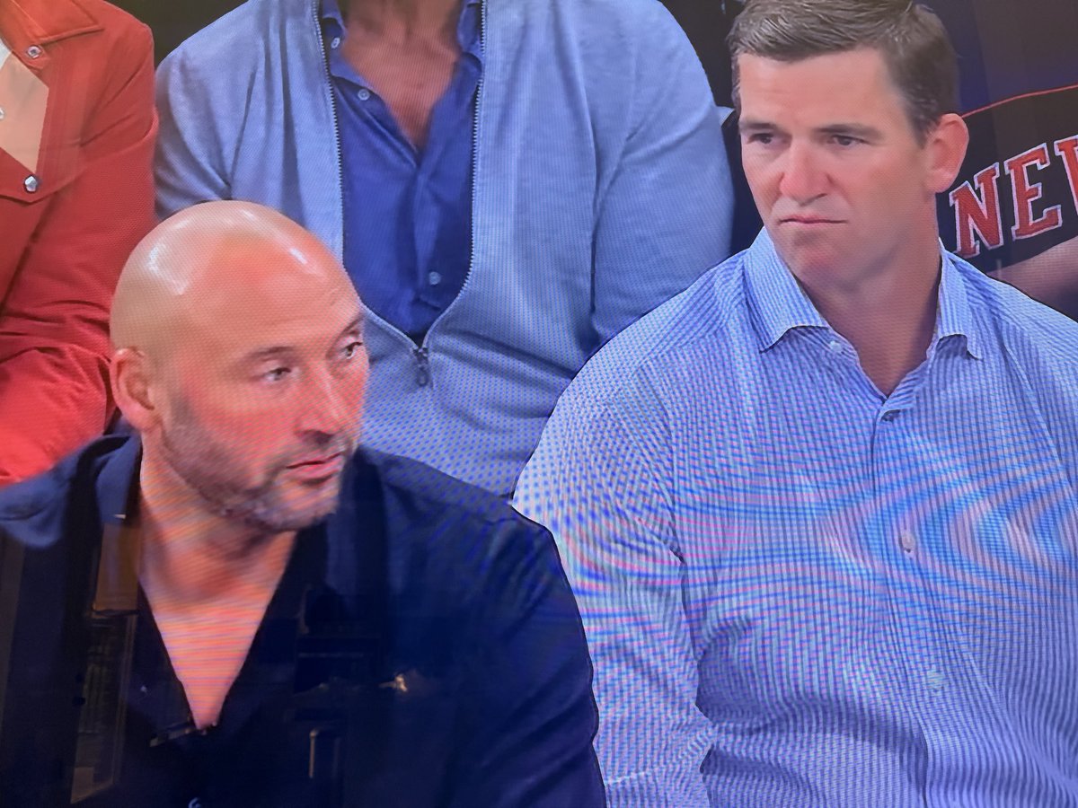 JosinaAnderson's tweet photo. #Knicks royalty in the building: 

Eli Manning &amp; Derek Jeter. https://t.co/JMkhbs3dKw