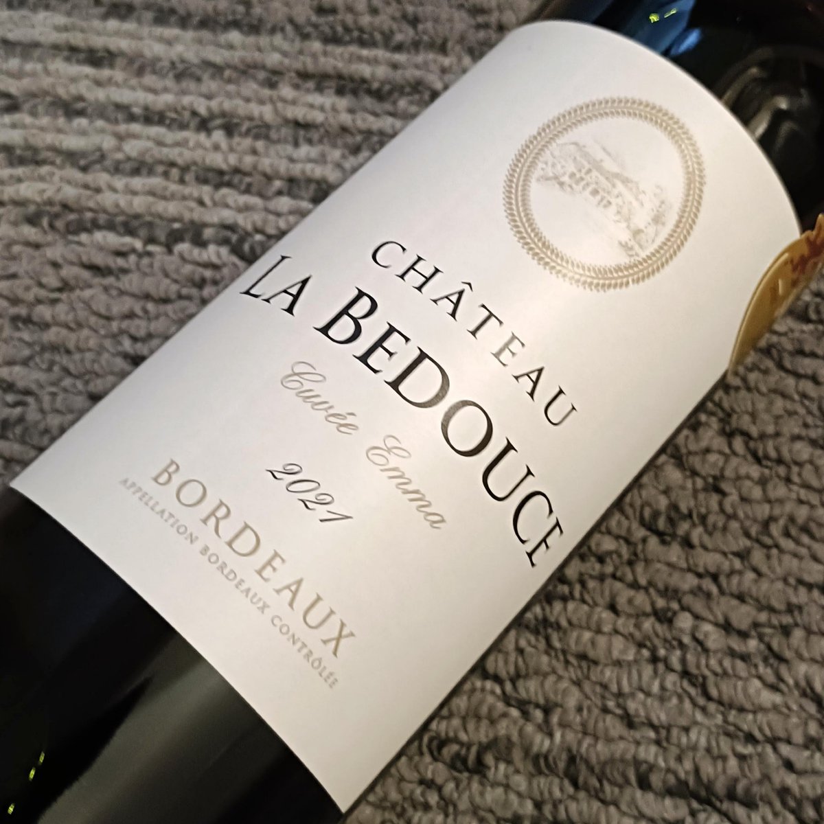 AzumaMunetaka's tweet photo. SVS ／ シャトー・ラ・ベドゥース・キュヴェ・エマ ’2021’
SVS CHATEAU LA BEDOUCE Cuvee Emma
メルロー50%＋カベルネ・ソーヴィニヨン30%＋カベルネ・フラン20%
AOCボルドー

しなやかでふっくらしたボディ感で、なんかグランヴァンなたたずまい...
https://t.co/YpPGLzAUKf

#安旨ワイン #ベドゥース https://t.co/2tkpzJeOzH