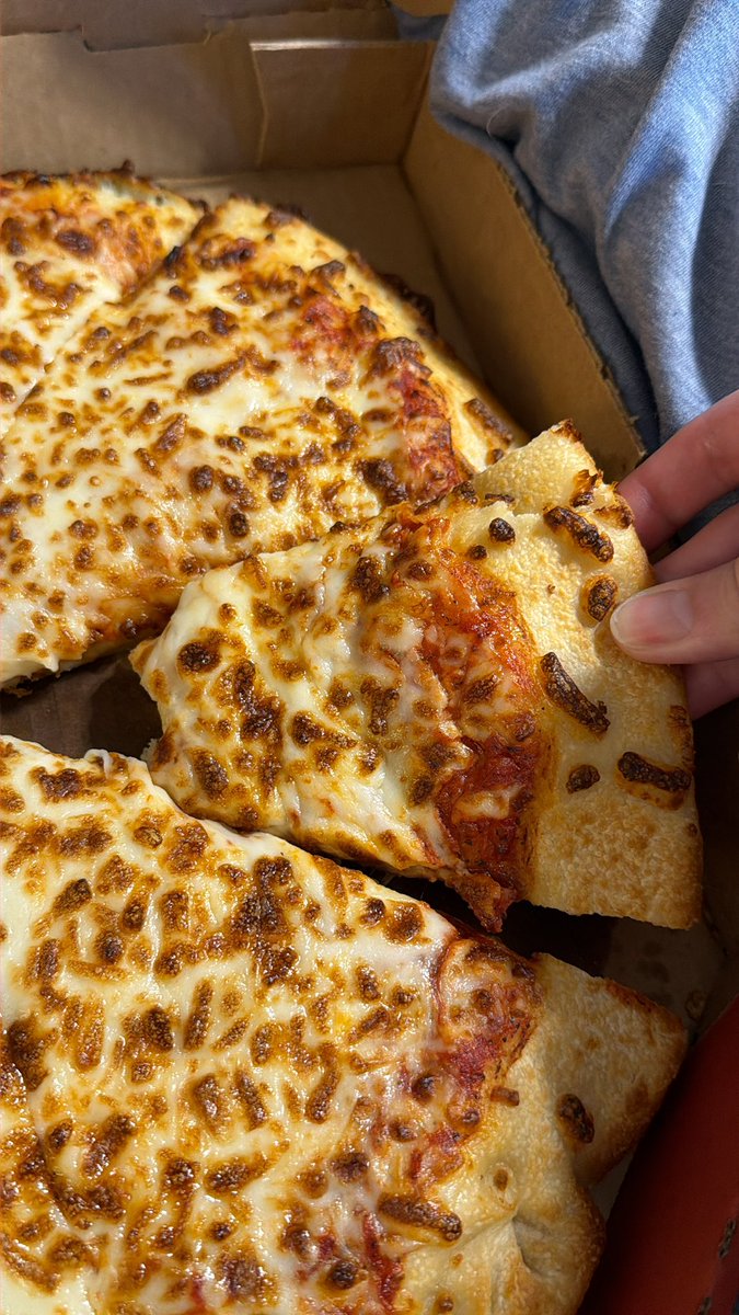 SusanRaeTulsa's tweet photo. @Mazzios this is strange. There is a bite taken out of a pizza I just ordered. If you notice the cheese is melted across the other slices even tho they’ve been cut. The bitten slice are not connected by melted cheese. What in the world? https://t.co/ItW9lNNj4E