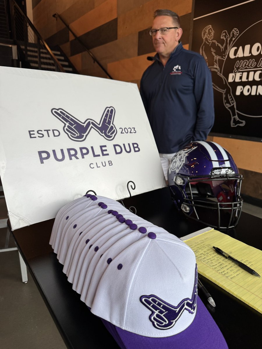 DubStateCatCrew's tweet photo. Burgers with the Boy at Burly Burger West Haven with the @PurpleDubClub https://t.co/jVWvRlB2Gy