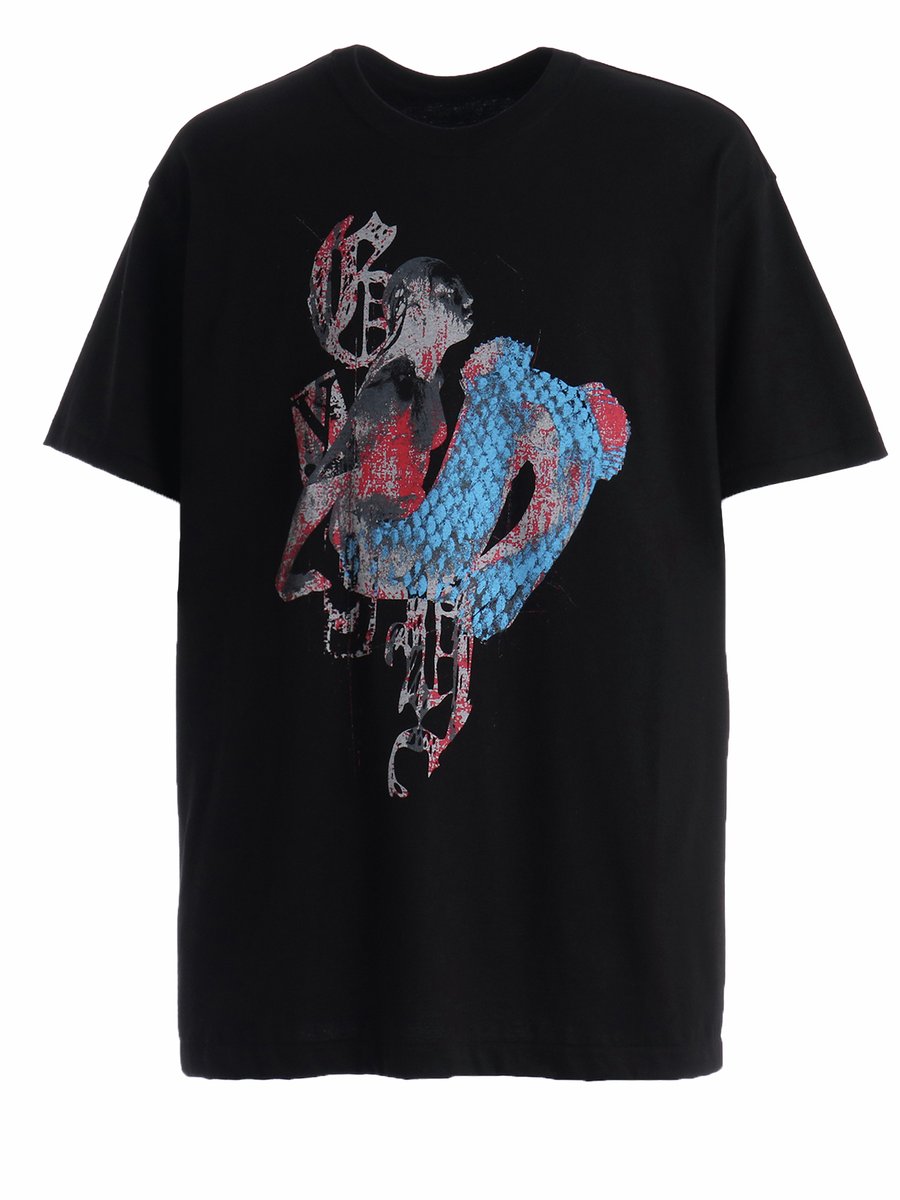 Ground_Y's tweet photo. Ground Y Graphic Collection
紹介商品はプロフィールの公式WEBストアからご覧いただけます。 🔗@ground_y_official
―――――――――
JERSEY MERMAID T-SHIRT
Product No：GW-T72-070
¥ 13,200(税込)

JERSEY TENGU T-SHIRT
Product No：GW-T73-070
¥ 13,200(税込)

コットン100％のミニマルな天竺Tシャツに、オリジナルのグラフィックを配した人気シリーズ。
今回の新作では、日本の妖怪である”人魚”と”天狗”をモチーフにした2種が登場します。

Ground Y直営店舗およびオフィシャルウェブストア「THE SHOP YOHJI YAMAMOTO」にて発売中。
是非ご覧くださいませ。
―――――――――
@theshopyohjiyamamoto

#GroundY #グラウンドワイ #Yohjiyamamoto #ヨウジヤマモト #Tシャツ