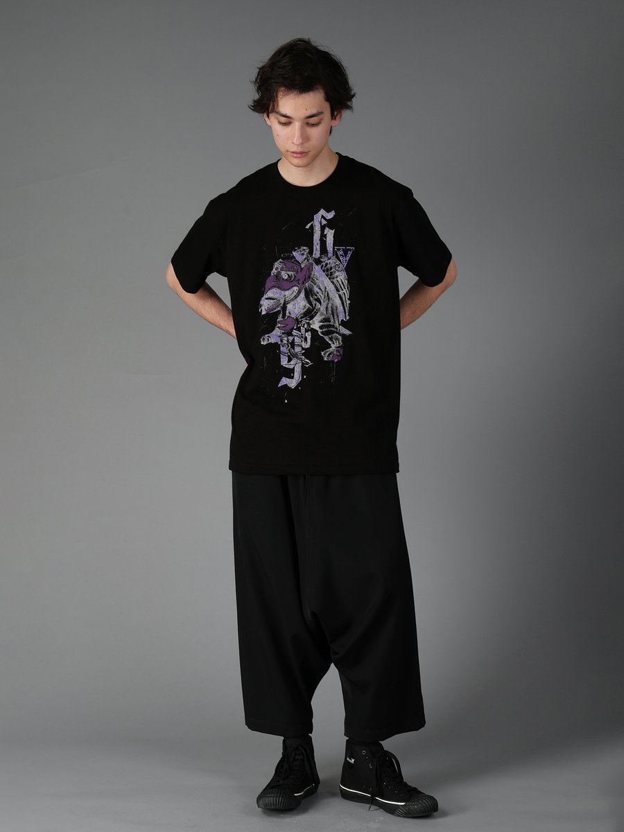 Ground_Y's tweet photo. Ground Y Graphic Collection
紹介商品はプロフィールの公式WEBストアからご覧いただけます。 🔗@ground_y_official
―――――――――
JERSEY MERMAID T-SHIRT
Product No：GW-T72-070
¥ 13,200(税込)

JERSEY TENGU T-SHIRT
Product No：GW-T73-070
¥ 13,200(税込)

コットン100％のミニマルな天竺Tシャツに、オリジナルのグラフィックを配した人気シリーズ。
今回の新作では、日本の妖怪である”人魚”と”天狗”をモチーフにした2種が登場します。

Ground Y直営店舗およびオフィシャルウェブストア「THE SHOP YOHJI YAMAMOTO」にて発売中。
是非ご覧くださいませ。
―――――――――
@theshopyohjiyamamoto

#GroundY #グラウンドワイ #Yohjiyamamoto #ヨウジヤマモト #Tシャツ