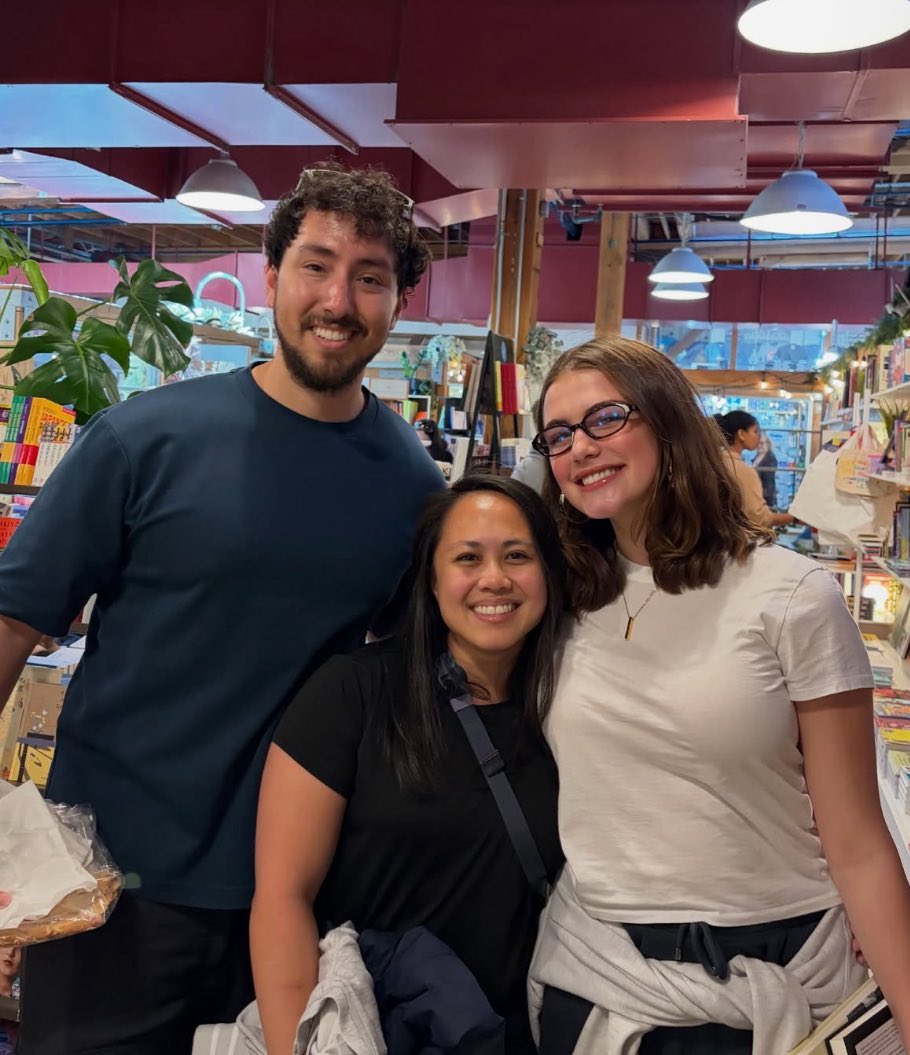 offcampusseries's tweet photo. Ella Bright with fans in Vancouver recently!

csmung via Instagram https://t.co/SjSE2sr8Pq