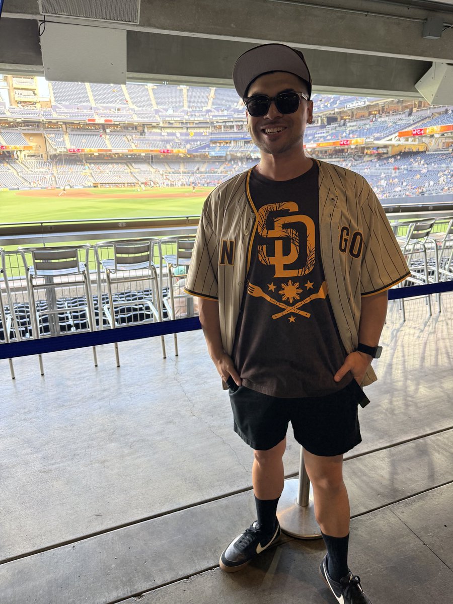 chariseolive's tweet photo. #forthefaithful @padres https://t.co/5fpLajVfUN