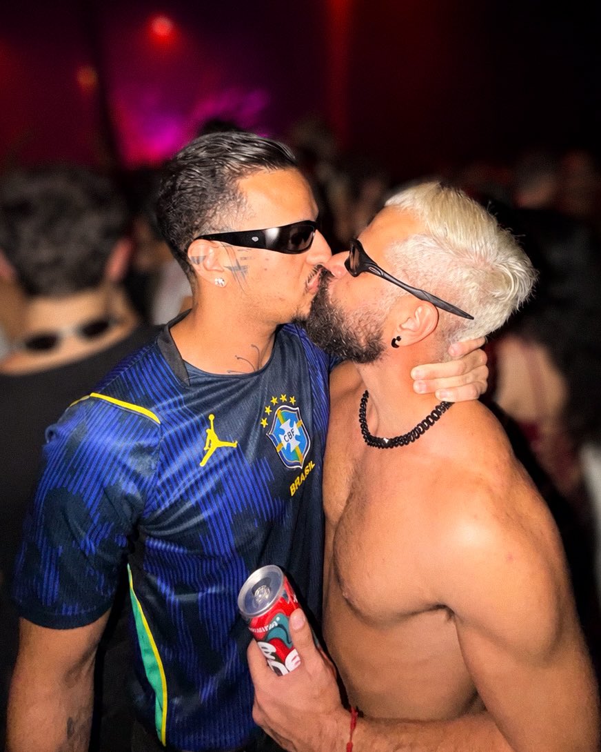 alissonsdc's tweet photo. essa aqui com meu homem no keska club da novo affair ficou tudo https://t.co/0Eh3K1vCK8