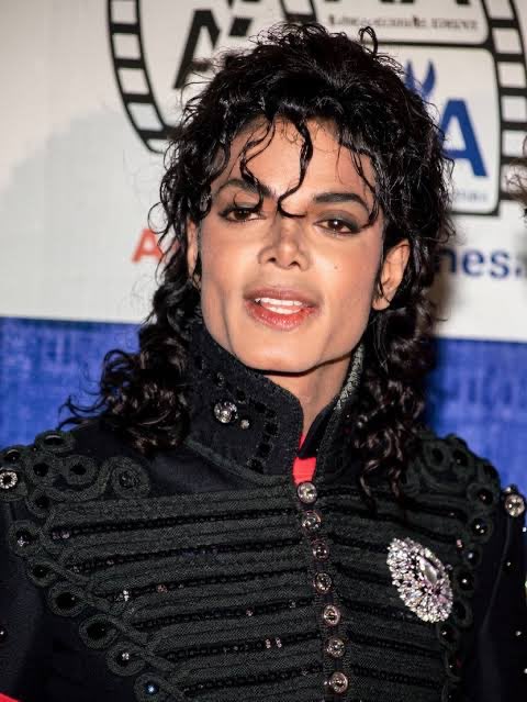 itsbadmj's tweet photo. to com saudade dele :( volta pra gente meu amor, vc faz falta aqui nesse mundo https://t.co/gQDGFLZEf3