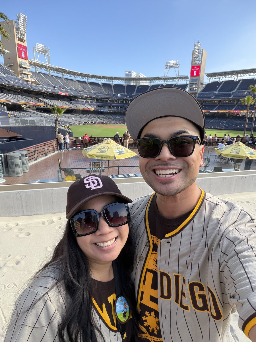 chariseolive's tweet photo. #forthefaithful @Padres https://t.co/iOmuBl6rHJ