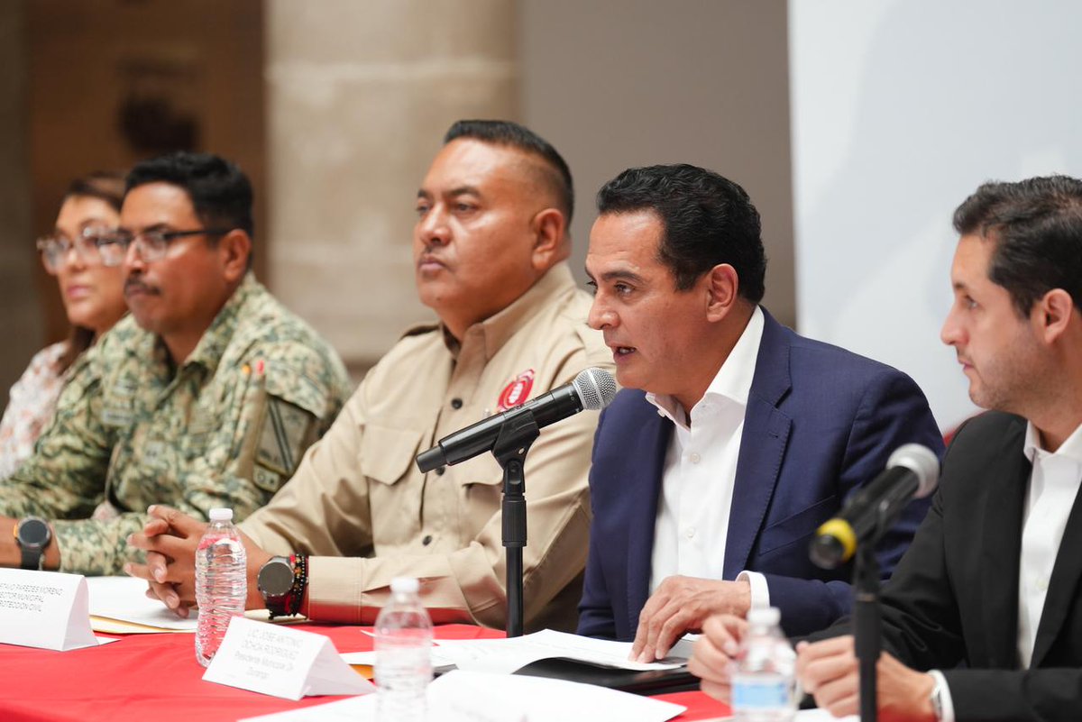 InspectoresDGO's tweet photo. Inspectores Municipales se suma al Plan Municipal para la Temporada de Lluvias que encabeza el presidente @josejoseantonio a través de Protección Civil Municipal.

🤝🏻 Unimos esfuerzos para prevenir riesgos y brindar respuesta ante cualquier contingencia.
#EsteEsElCamino 🐺🔍🚒 https://t.co/aug36ftCCU