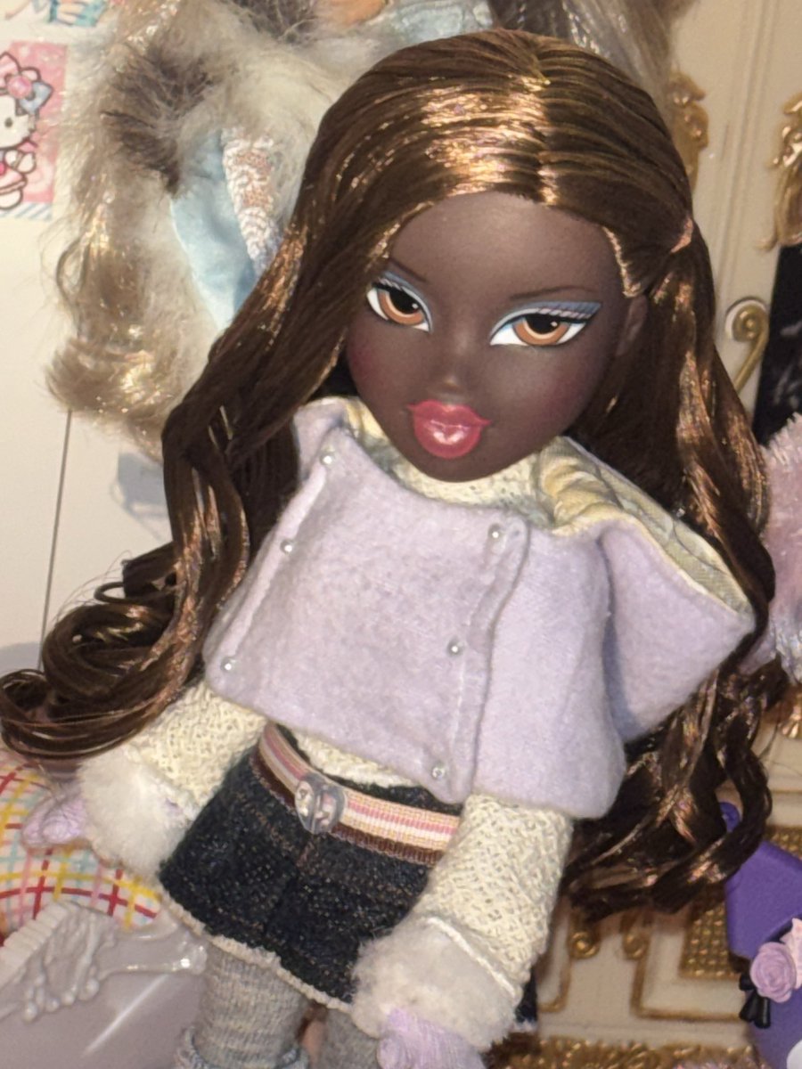 iam_snuggle17's tweet photo. Bratz Campfire Felicia reimagined 
A huge shoutout to @funkoutsasha for her outfit, it’s genuinely crazy what you can do. https://t.co/nl7uaYi2iH