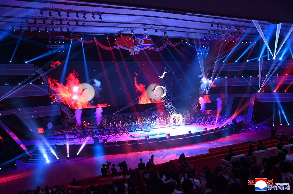 DPRKpics's tweet photo. Artistic Performance Given in Welcome of Comrade Xi Jinping, General Secretary of C.C., CPC and President of PRC https://t.co/OJNo0McaFz