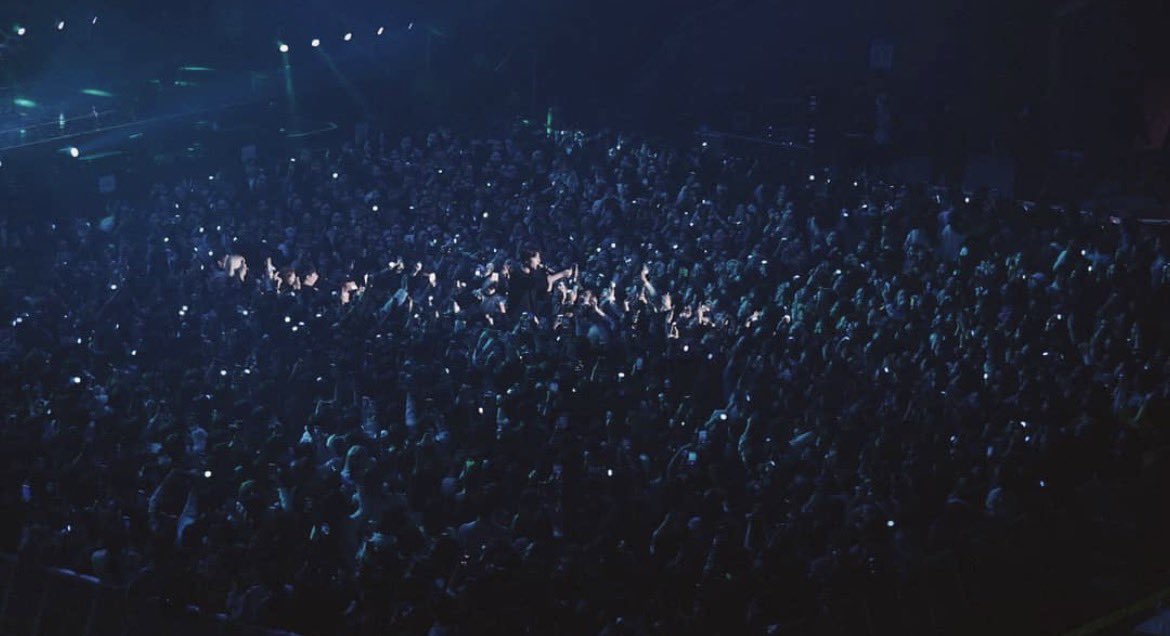 _brian's tweet photo. A crowd can be loud, busy, and overwhelming, but somehow it all fades into the background when you’re with the people you hold dear. https://t.co/u6rAEoW88h
