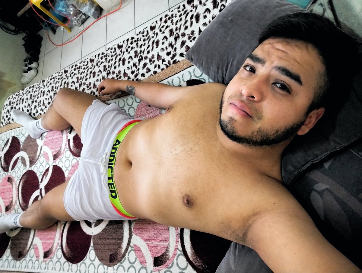 diegomoonrooy's tweet photo. Lunes 😈😍 https://t.co/YCVcNHeF11