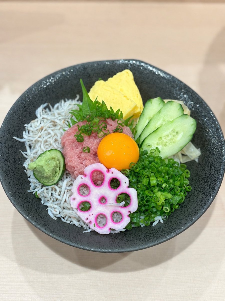 Tobest337's tweet photo. 🎉グランドオープン記念🎉

本日より販売開始！

���月見ネギトロしらす丼　1,400円
当別・絆養鶏場の卵を使用✨

🌊寿都産 生うに丼
100g 5,980円
ハーフ 3,500円

北海道の美味しさをぜひご賞味ください！ https://t.co/BDCquVrznP