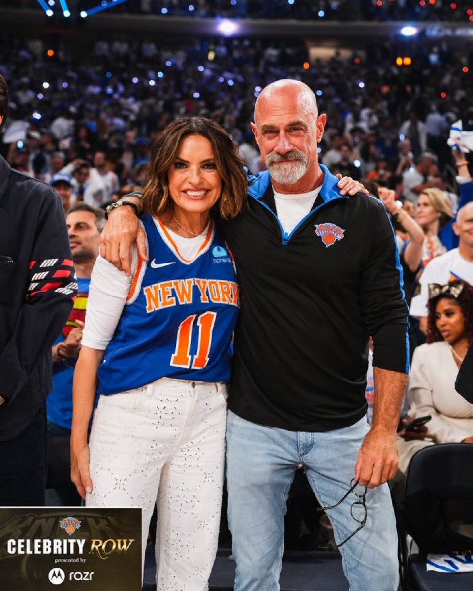 daily_mariska's tweet photo. Legends 🧡💙 https://t.co/jgT2zs73Ip