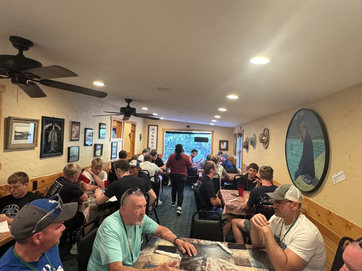 EpjFootball's tweet photo. Big thanks to CF Promo/I29 Sports for providing the team supper tonight at Cheyenne Crossing. We enjoyed some burgers and Indian tacos before team gets started tomorrow. @CFpromoSD https://t.co/eahWr7DRbv