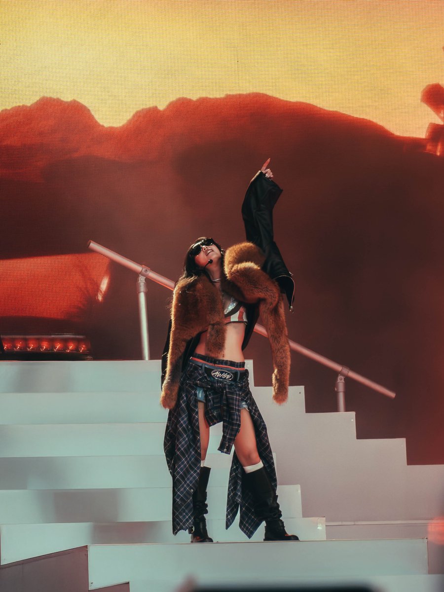 JennieDCGallery's tweet photo. 260609 #JENNIE at the 2026 Governors Ball Music Festival in New York City (cr. lucyy.studios) https://t.co/rPENOvZ1NZ