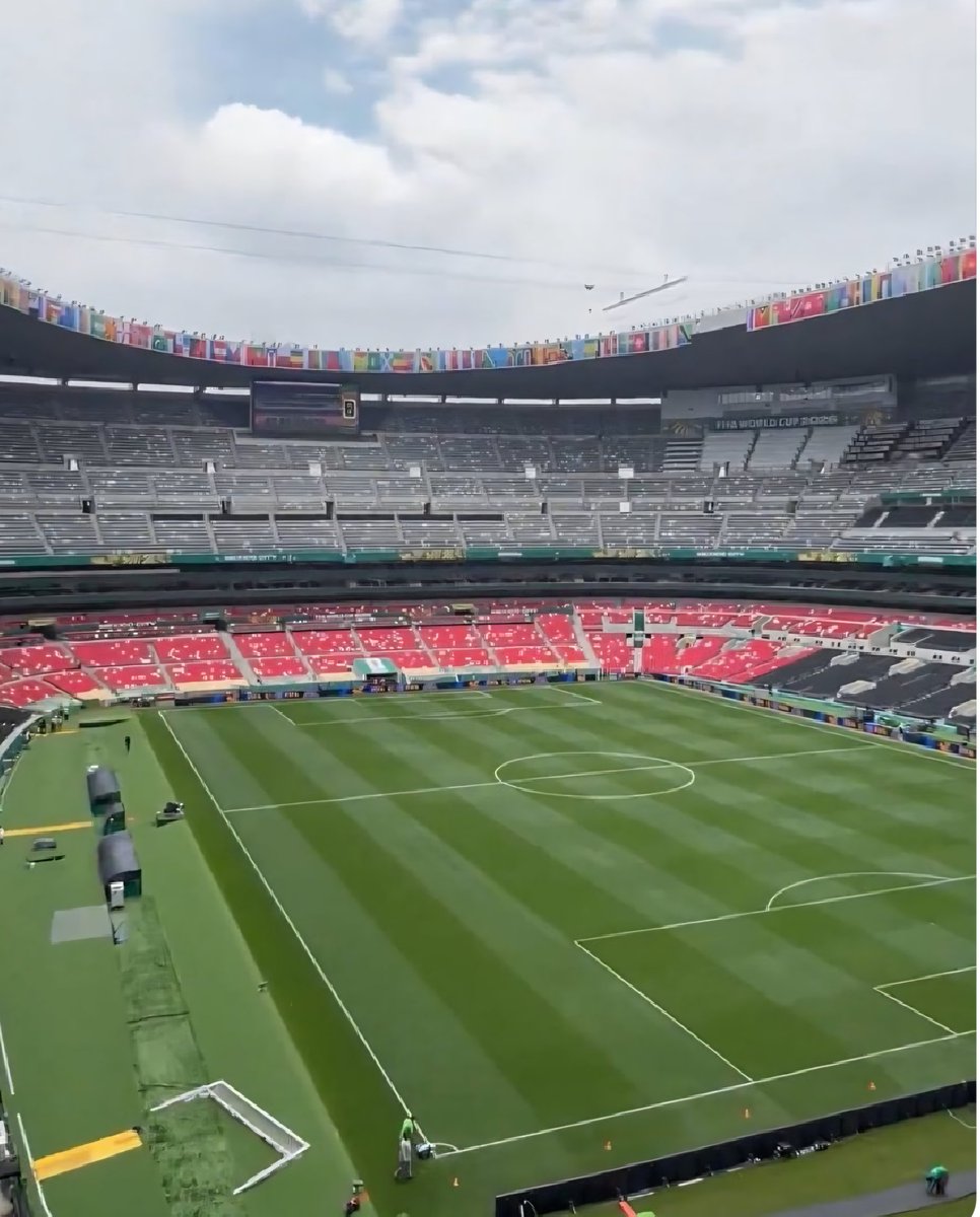 SOYCarlosMota's tweet photo. Si el Estadio Ciudad de México se llena este jueves con la inauguración de la Copa Mundial de la FIFA, caerán por el suelo los argumentos de quienes afirmaron estos días que los boletos eran impagables. Y si es un éxito el evento, también los de quienes criticaron mezquinamente y a diario a la FIFA. 🇲🇽

https://t.co/n1ljTJKLmj