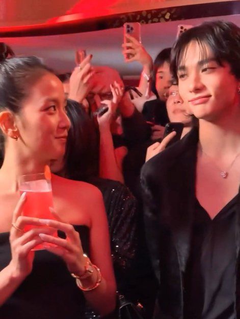 skzb2ble's tweet photo. lo increíble que sería hyunjin siendo novio de jisoo o jennie y chan de lisa... https://t.co/4fJBKn0qay