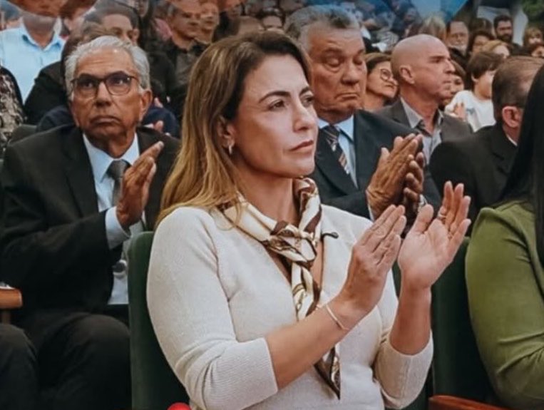 thronicketemari's tweet photo. e esse lenço lindo da soraya quero para mim https://t.co/bfIZiLYoy0