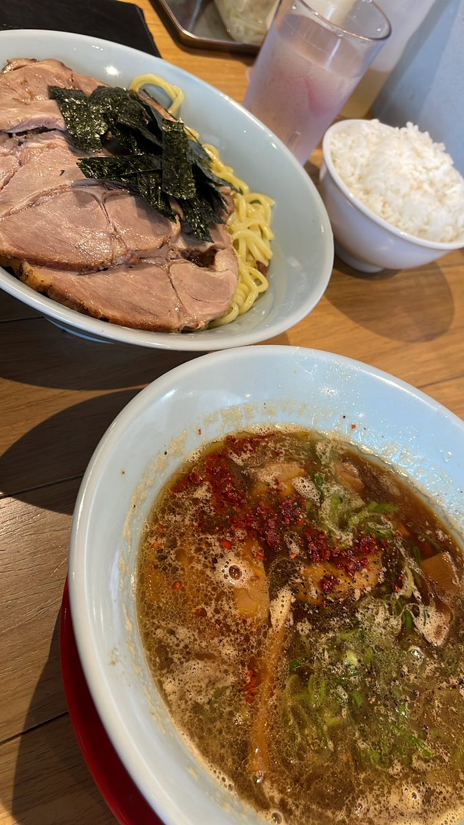 69PjigFUINsNGD8's tweet photo. 朝は現場の立ち会いと下調べ👀
今は西原のソウハチ家で限定ざる中華を食べるのだ🍜後一カ所現場立ち会い終われば今日は終了☑️ありがたいなー🙌
しかし、食べれるかな。 https://t.co/vp6T1ZuOhm